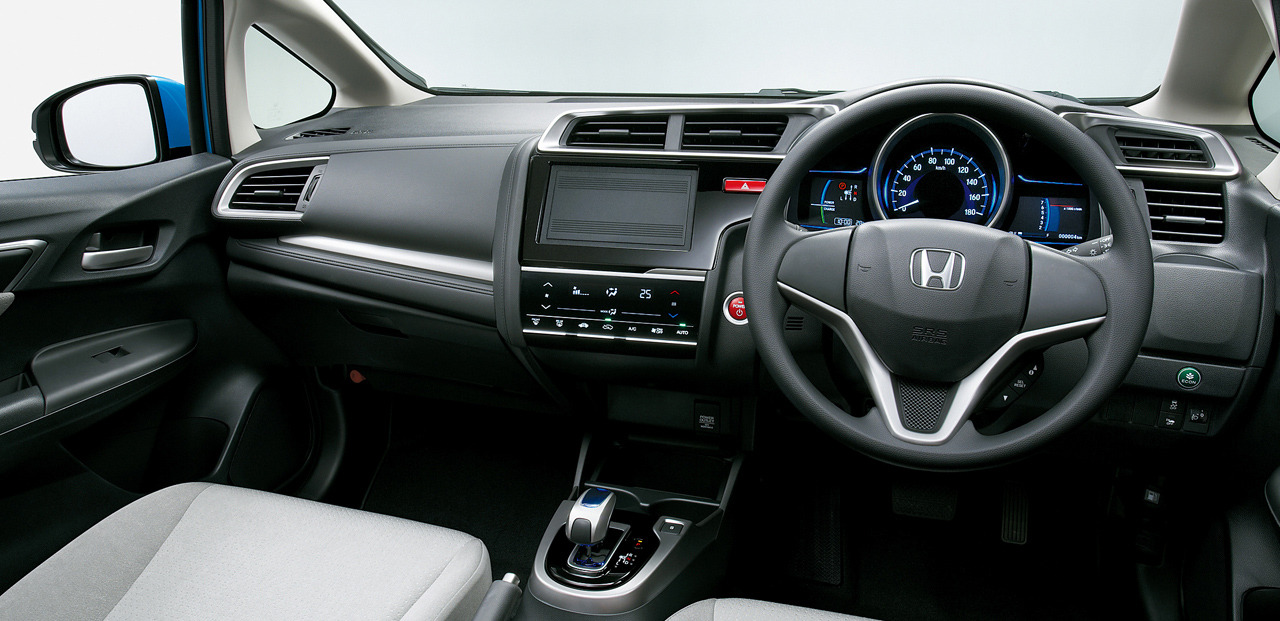 Интерьер Honda Fit Hybrid