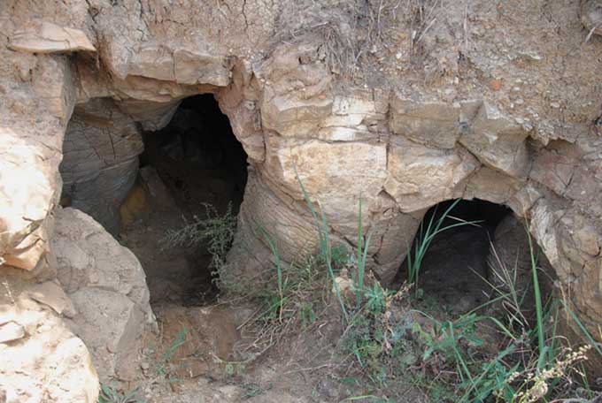 А о происхождении пещер до сих пор спорят уфологи и спелеологи