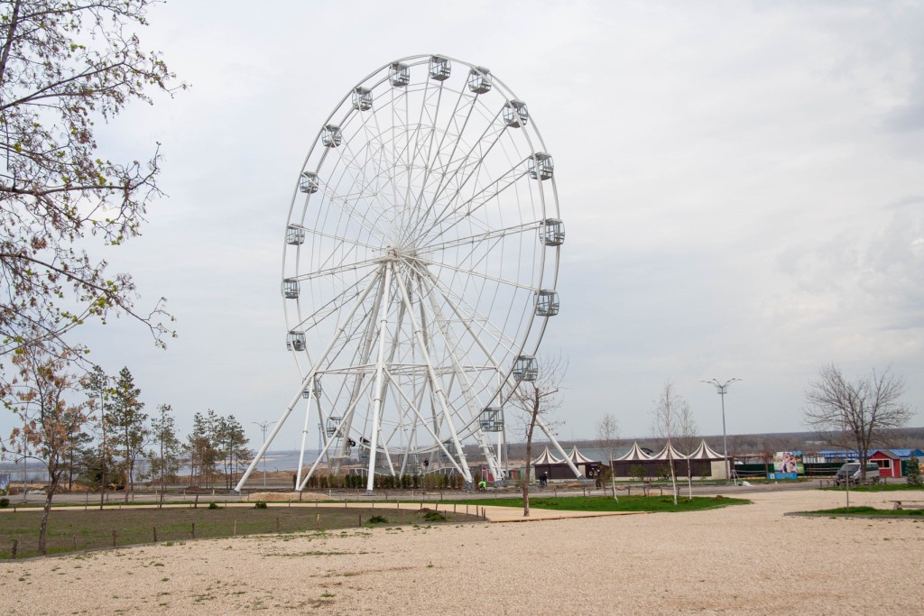 Новое колесо обозрения Центрального парка культуры и отдыха