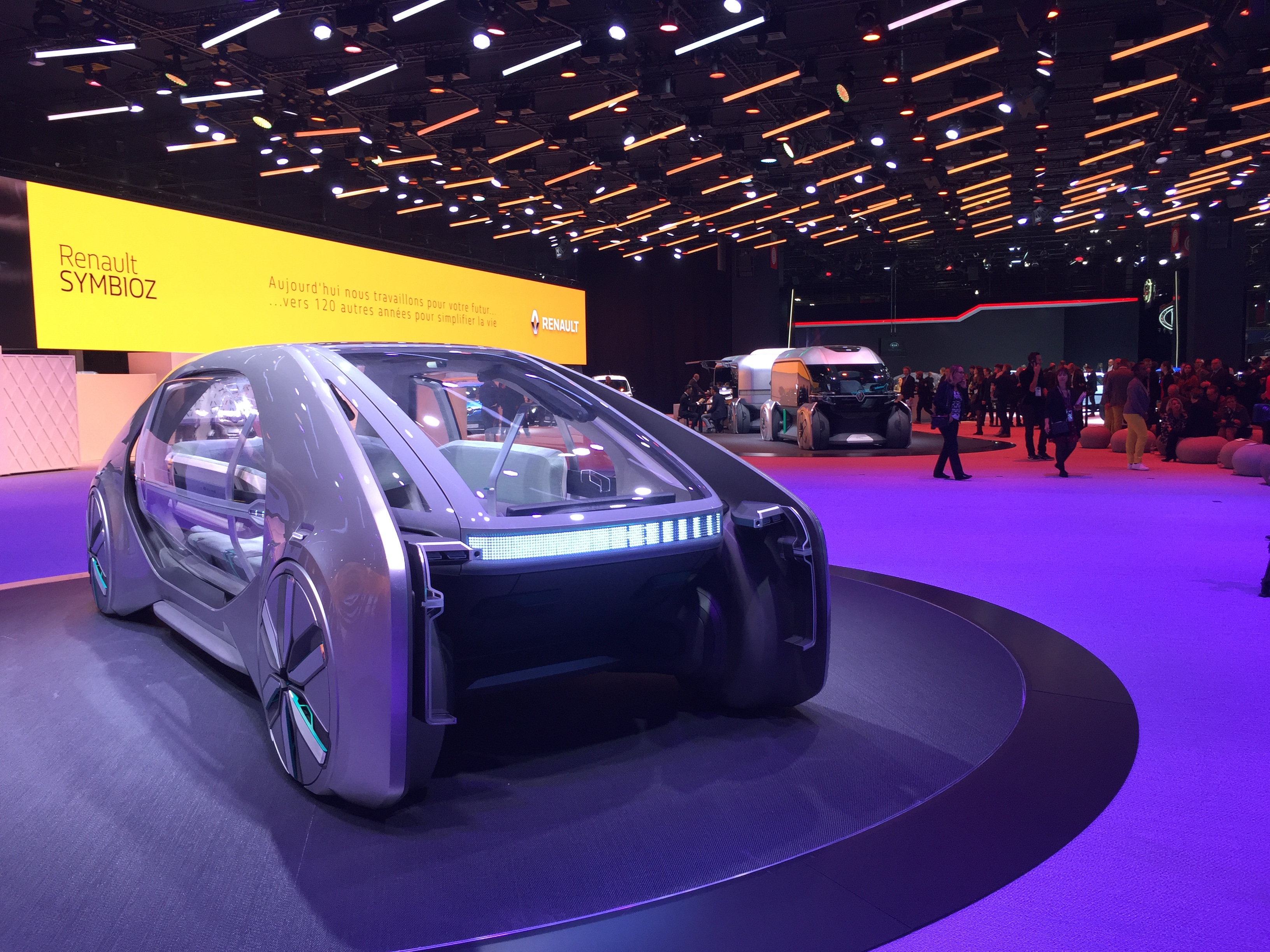 Робо-кар EZ-PRO и электрокар Renault Concept Spotted Ahead